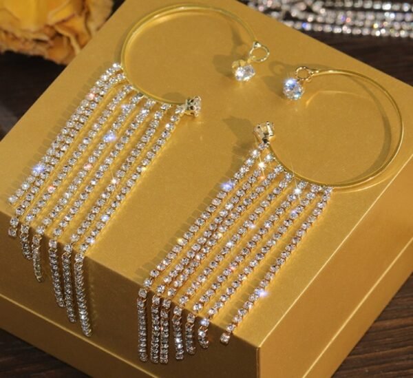 3d286171-7591-4ecc-b68f-f005a4ce575a.jpg Fashionable And Simple Long Tassel Earrings – Lightweight Boho Elegance!